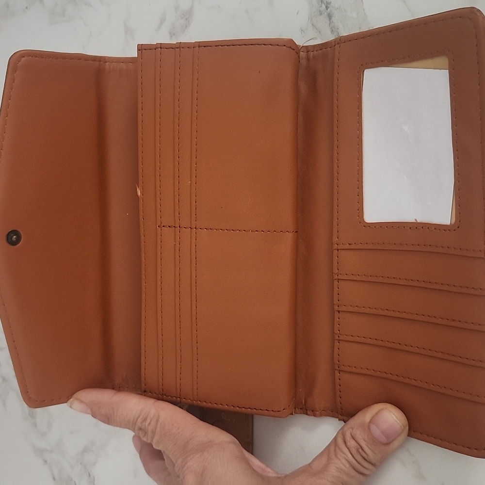 Revive Vintage Wallet - Picture 3 of 10